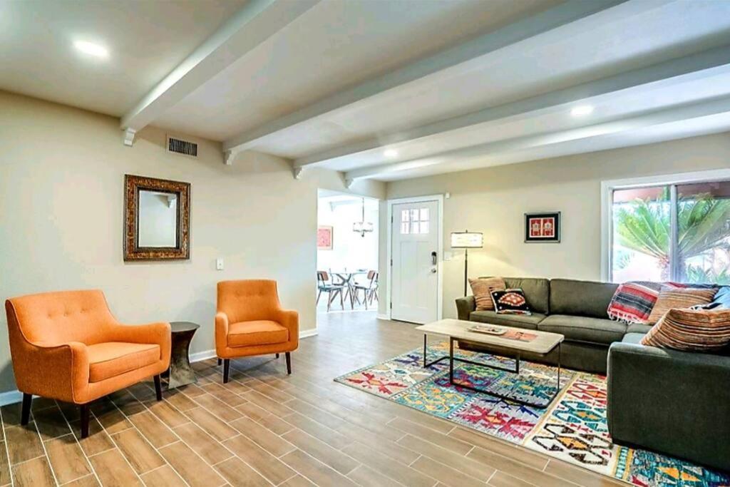 Tranquil Oasis Near Old Town, Hot Tub, Mountain Views Holiday home *